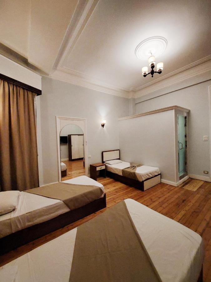 Alpha House Hostel *